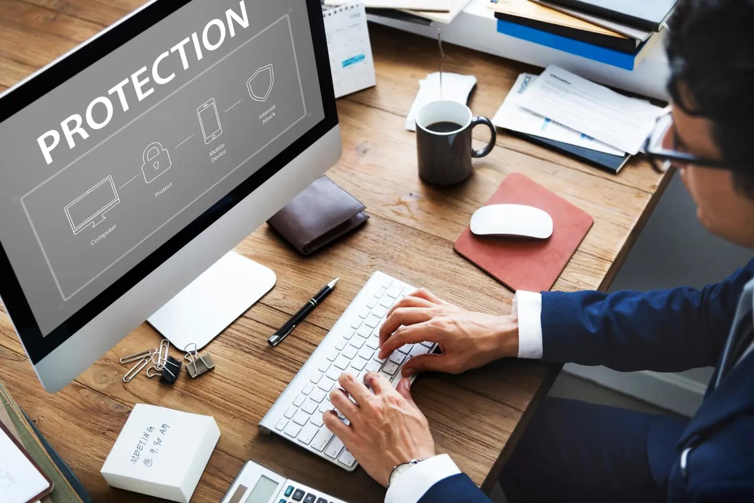 Écran d’ordinateur affichant un schéma de protection pour la sécurité d’un site web