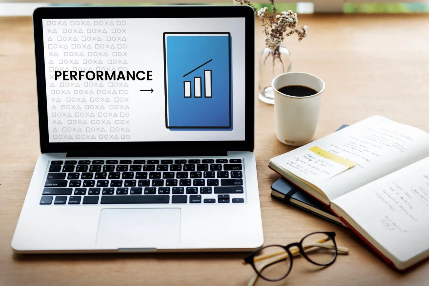 Ordinateur portable affichant une illustration de performance pour un article sur la vitesse de chargement WordPress