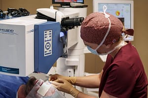 Intervention PKR réalisée par le Dr Aurélie Gimbert à Lyon, chirurgie réfractive
