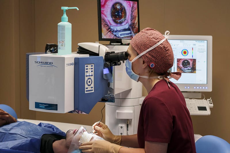 Chirurgie réfractive LASIK réalisée à Lyon par le Dr Aurélie Gimbert